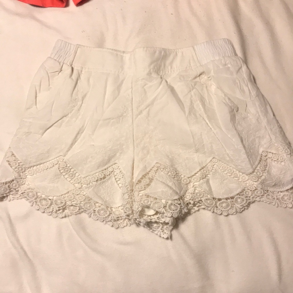 Xhilarration frilled Shorts